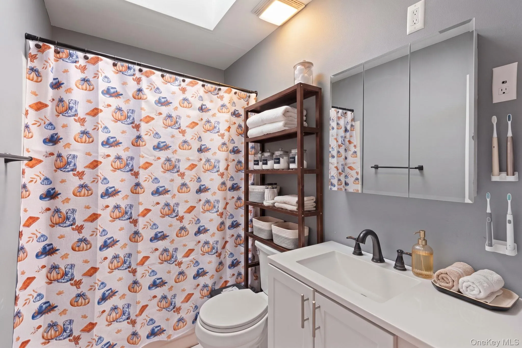 81 Bushwick Avenue, Islip, NY, 4 Bedrooms Bedrooms, 14 Rooms Rooms,2 BathroomsBathrooms,Residential,For Rent,Bushwick,0,1064729 81 Bushwick Avenue, Islip, NY, 4 Bedrooms Bedrooms, 14 Rooms Rooms,2 BathroomsBathrooms,Residential,For Rent,Bushwick,0,1064729