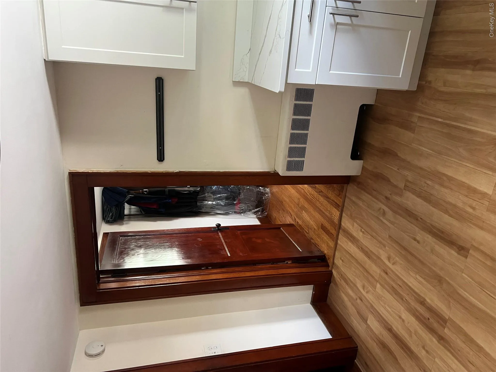 222 East Main Street, Beacon, NY, 1 Bedroom Bedrooms, 3 Rooms Rooms,1 BathroomBathrooms,Residential Lease,For Rent,East Main,0,1064802 222 East Main Street, Beacon, NY, 1 Bedroom Bedrooms, 3 Rooms Rooms,1 BathroomBathrooms,Residential Lease,For Rent,East Main,0,1064802