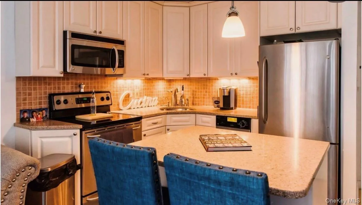 21 Arizona Avenue, Long Beach, NY , With , 1 Bedroom , and , 5 Room , 1 Bathroom , For , Residential Lease , For Rent , 1064816 , MLSID,1064816 21 Arizona Avenue, Long Beach, NY , With , 1 Bedroom , and , 5 Room , 1 Bathroom , For , Residential Lease , For Rent , 1064816 , MLSID,1064816