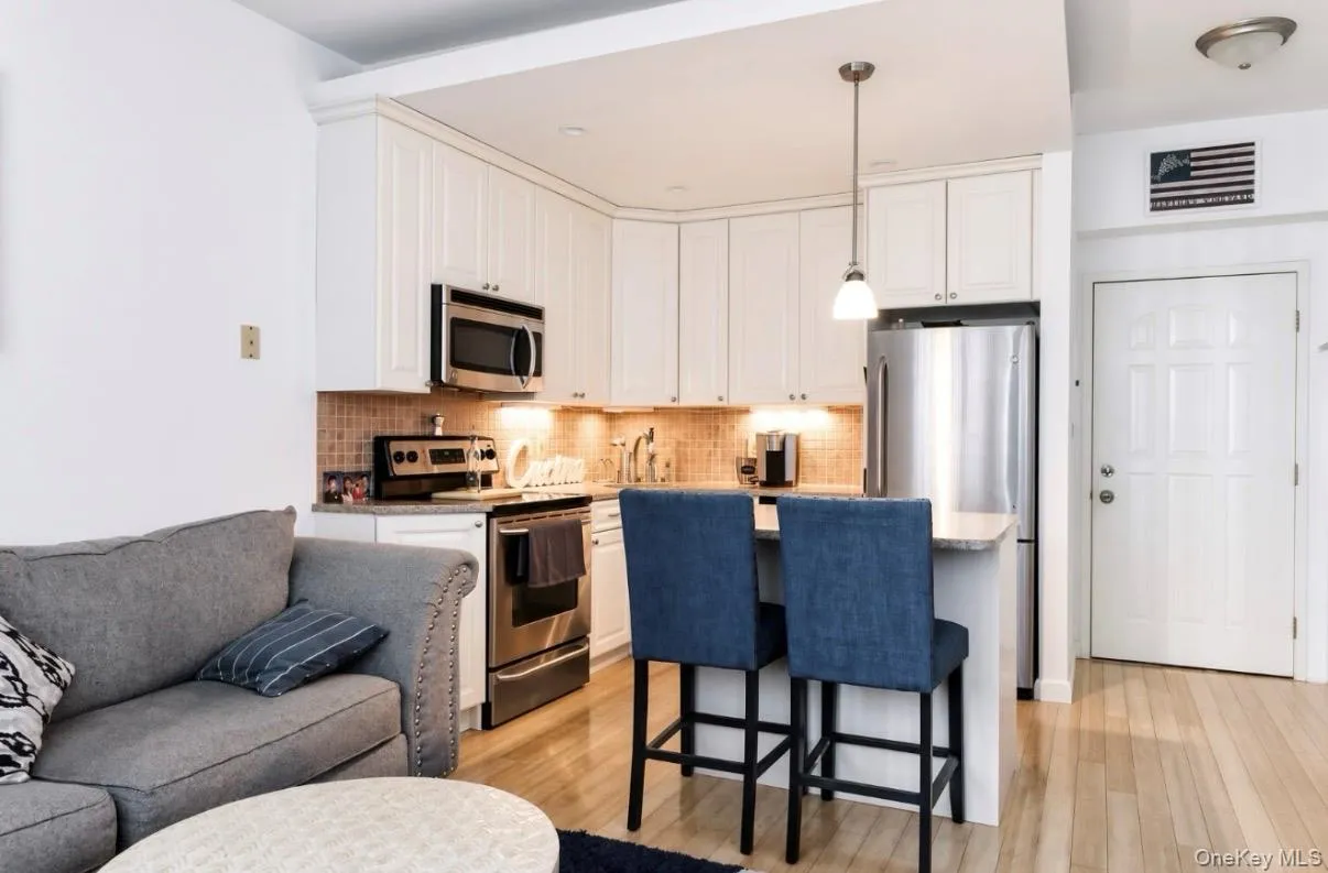 21 Arizona Avenue, Long Beach, NY , With , 1 Bedroom , and , 5 Room , 1 Bathroom , For , Residential Lease , For Rent , 1064816 , MLSID,1064816 21 Arizona Avenue, Long Beach, NY , With , 1 Bedroom , and , 5 Room , 1 Bathroom , For , Residential Lease , For Rent , 1064816 , MLSID,1064816