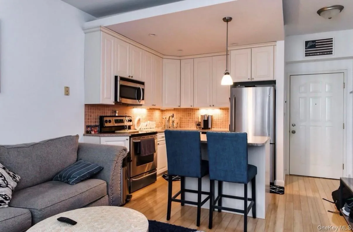 21 Arizona Avenue, Long Beach, NY , With , 1 Bedroom , and , 5 Room , 1 Bathroom , For , Residential Lease , For Rent , 1064816 , MLSID,1064816 21 Arizona Avenue, Long Beach, NY , With , 1 Bedroom , and , 5 Room , 1 Bathroom , For , Residential Lease , For Rent , 1064816 , MLSID,1064816