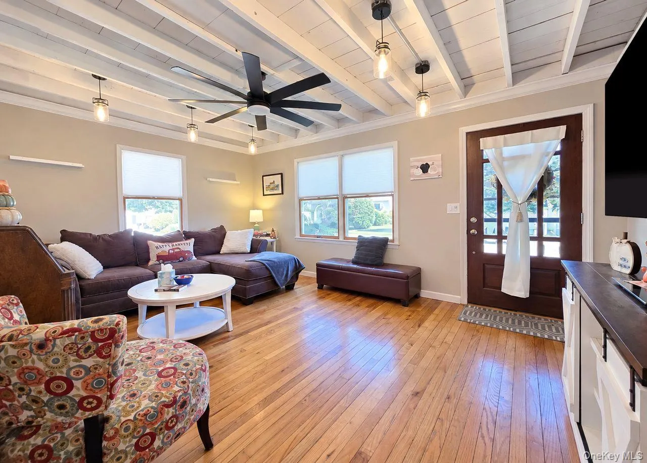 8 Perry Place, Brookhaven, NY, 4 Bedrooms Bedrooms, 7 Rooms Rooms,2 BathroomsBathrooms,Residential,For Rent,Perry,0,1064820 8 Perry Place, Brookhaven, NY, 4 Bedrooms Bedrooms, 7 Rooms Rooms,2 BathroomsBathrooms,Residential,For Rent,Perry,0,1064820