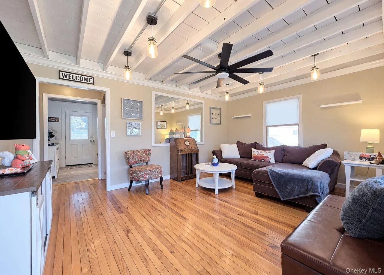 8 Perry Place, Brookhaven, NY, 4 Bedrooms Bedrooms, 7 Rooms Rooms,2 BathroomsBathrooms,Residential,For Rent,Perry,0,1064820 8 Perry Place, Brookhaven, NY, 4 Bedrooms Bedrooms, 7 Rooms Rooms,2 BathroomsBathrooms,Residential,For Rent,Perry,0,1064820