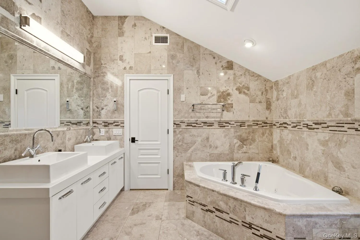 2 Verity Lane, North Hempstead, NY, 5 Bedrooms Bedrooms, 8 Rooms Rooms,4 BathroomsBathrooms,Residential Lease,For Rent,Verity,0,1064822 2 Verity Lane, North Hempstead, NY, 5 Bedrooms Bedrooms, 8 Rooms Rooms,4 BathroomsBathrooms,Residential Lease,For Rent,Verity,0,1064822