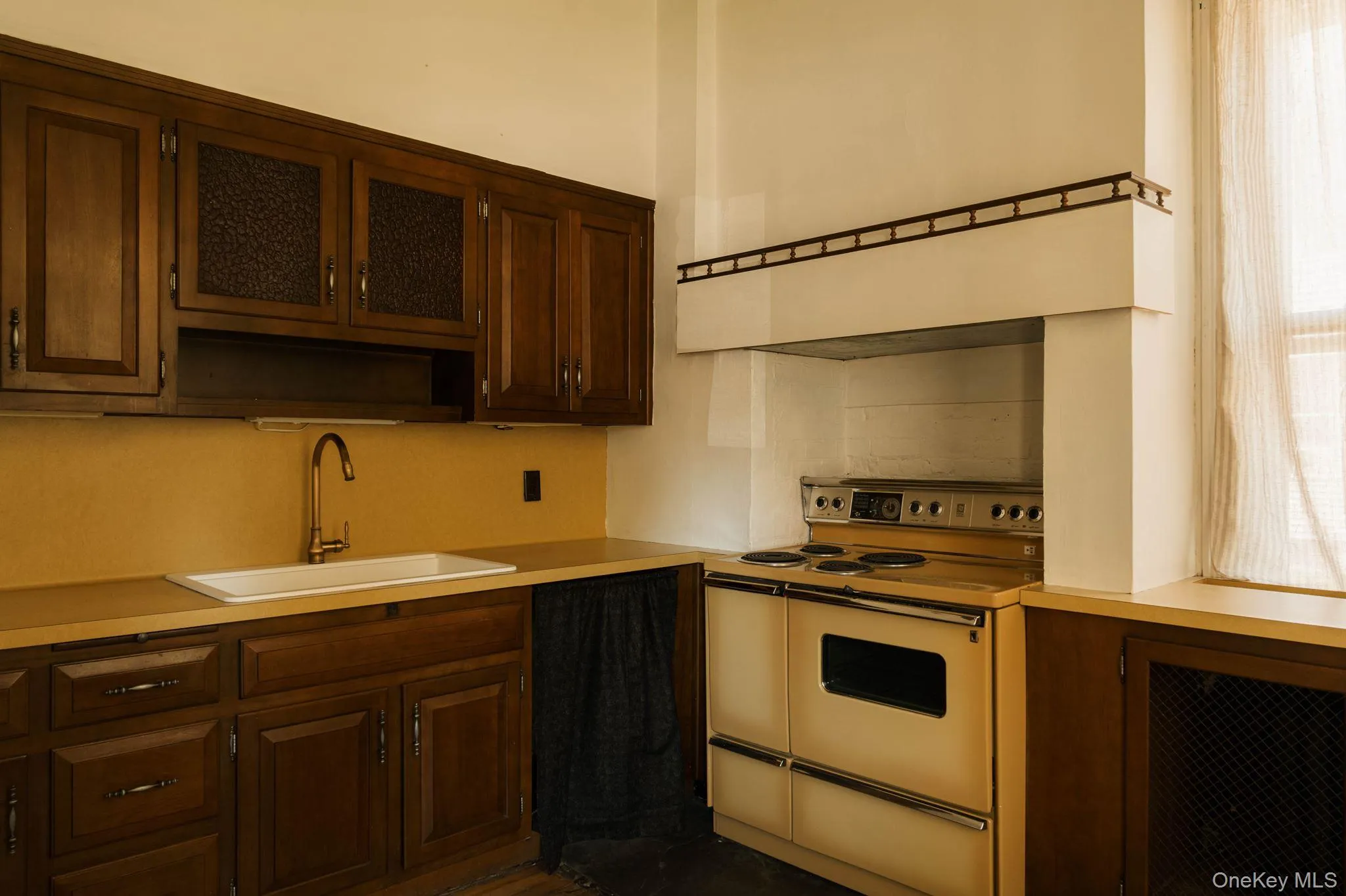 38 Maiden Lane, Kingston, NY, 5 Bedrooms Bedrooms, 10 Rooms Rooms,1 BathroomBathrooms,Residential,For Rent,Maiden,0,1064824 38 Maiden Lane, Kingston, NY, 5 Bedrooms Bedrooms, 10 Rooms Rooms,1 BathroomBathrooms,Residential,For Rent,Maiden,0,1064824