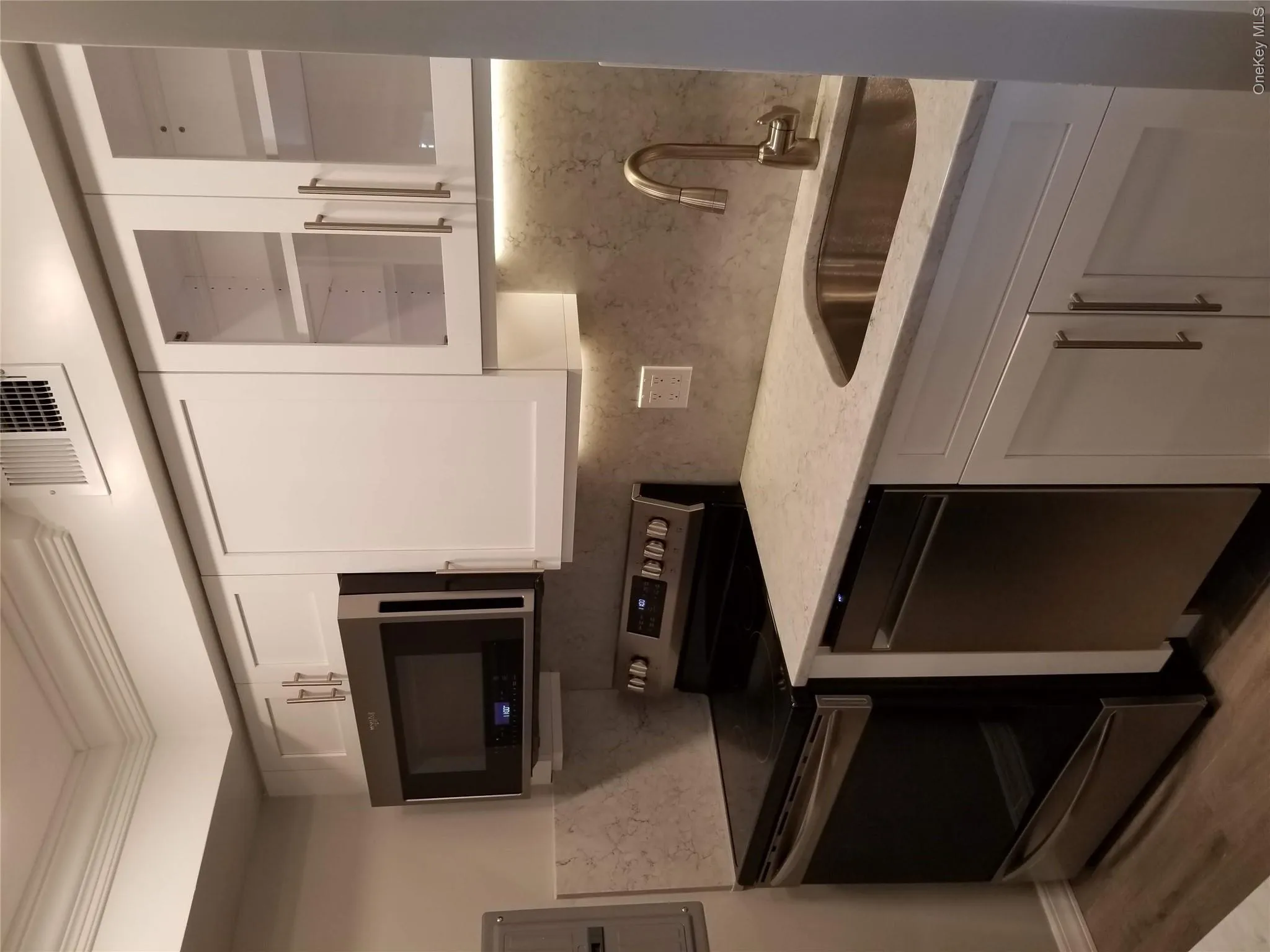 30 Westwood Drive, North Hempstead, NY, 1 Bedroom Bedrooms, 4 Rooms Rooms,1 BathroomBathrooms,Residential Lease,For Rent,Westwood,0,1064851 30 Westwood Drive, North Hempstead, NY, 1 Bedroom Bedrooms, 4 Rooms Rooms,1 BathroomBathrooms,Residential Lease,For Rent,Westwood,0,1064851