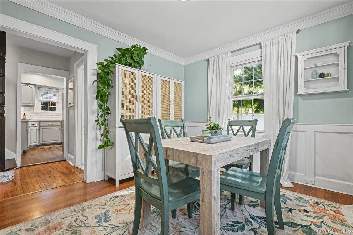 76 Powell Place, Oyster Bay, NY, 3 Bedrooms Bedrooms, 8 Rooms Rooms,1 BathroomBathrooms,Residential,For Rent,Powell,0,1064865 76 Powell Place, Oyster Bay, NY, 3 Bedrooms Bedrooms, 8 Rooms Rooms,1 BathroomBathrooms,Residential,For Rent,Powell,0,1064865