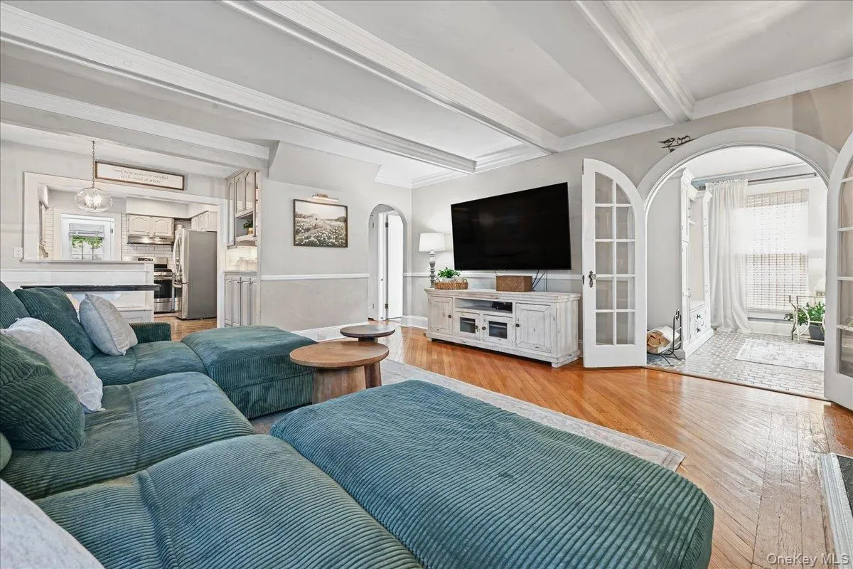 76 Powell Place, Oyster Bay, NY, 3 Bedrooms Bedrooms, 8 Rooms Rooms,1 BathroomBathrooms,Residential,For Rent,Powell,0,1064865 76 Powell Place, Oyster Bay, NY, 3 Bedrooms Bedrooms, 8 Rooms Rooms,1 BathroomBathrooms,Residential,For Rent,Powell,0,1064865