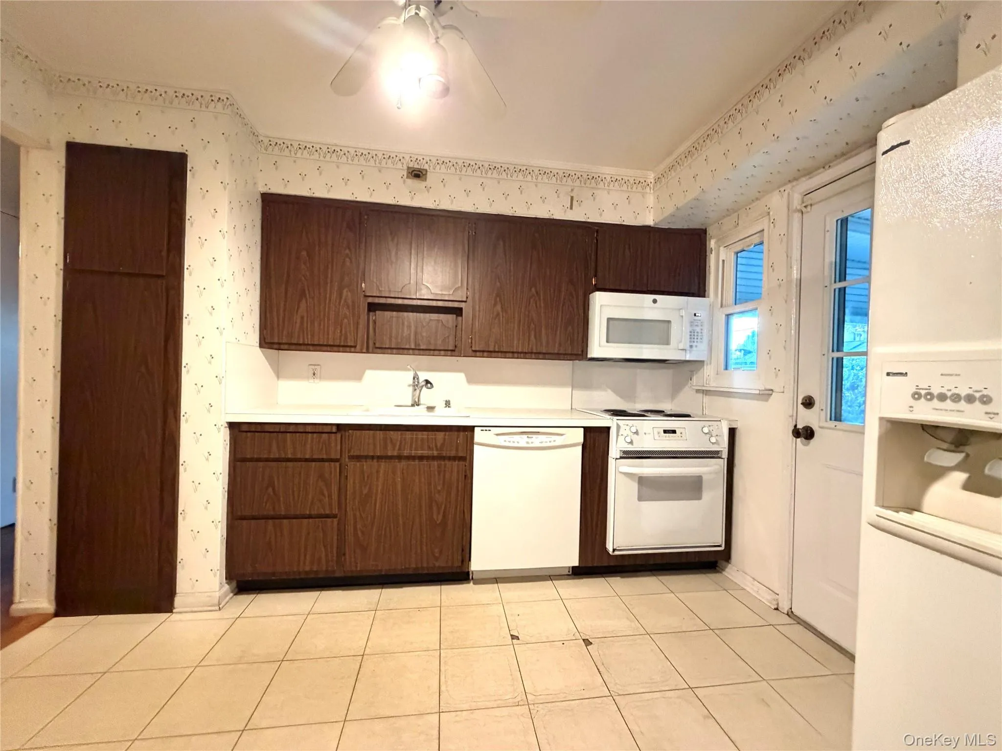 Eat In Kitchen includes, electric range, Hood Microwave, dishwasher, Side by side Refrigerator Eat In Kitchen includes, electric range, Hood Microwave, dishwasher, Side by side Refrigerator