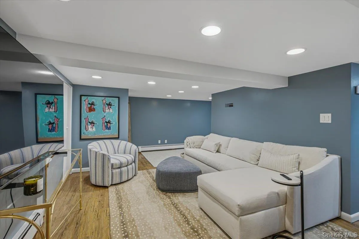 92 Webster Avenue, North Hempstead, NY, 4 Bedrooms Bedrooms, 7 Rooms Rooms,1 BathroomBathrooms,Residential,For Rent,Webster,0,1064889 92 Webster Avenue, North Hempstead, NY, 4 Bedrooms Bedrooms, 7 Rooms Rooms,1 BathroomBathrooms,Residential,For Rent,Webster,0,1064889