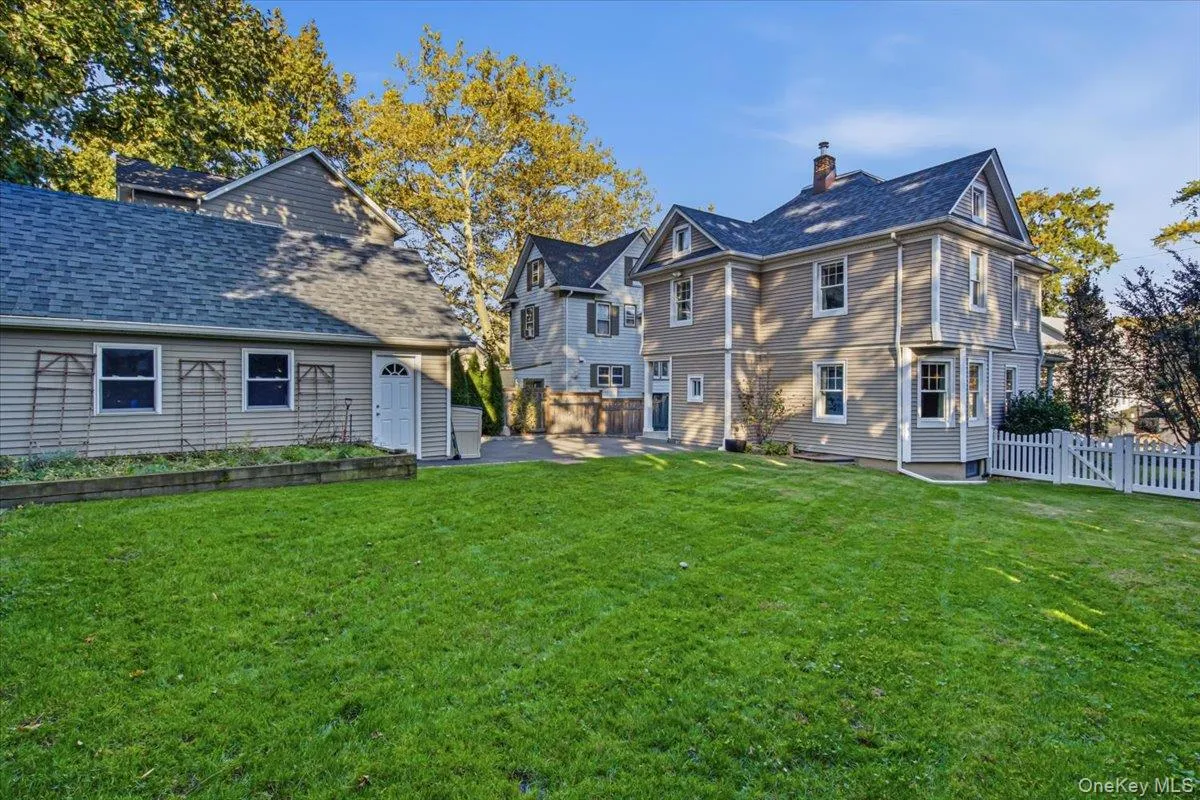 92 Webster Avenue, North Hempstead, NY, 4 Bedrooms Bedrooms, 7 Rooms Rooms,1 BathroomBathrooms,Residential,For Rent,Webster,0,1064889 92 Webster Avenue, North Hempstead, NY, 4 Bedrooms Bedrooms, 7 Rooms Rooms,1 BathroomBathrooms,Residential,For Rent,Webster,0,1064889