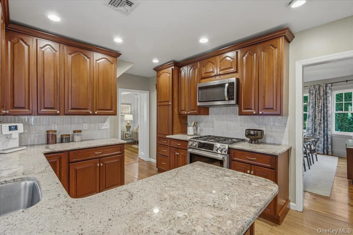 92 Webster Avenue, North Hempstead, NY, 4 Bedrooms Bedrooms, 7 Rooms Rooms,1 BathroomBathrooms,Residential,For Rent,Webster,0,1064889 92 Webster Avenue, North Hempstead, NY, 4 Bedrooms Bedrooms, 7 Rooms Rooms,1 BathroomBathrooms,Residential,For Rent,Webster,0,1064889