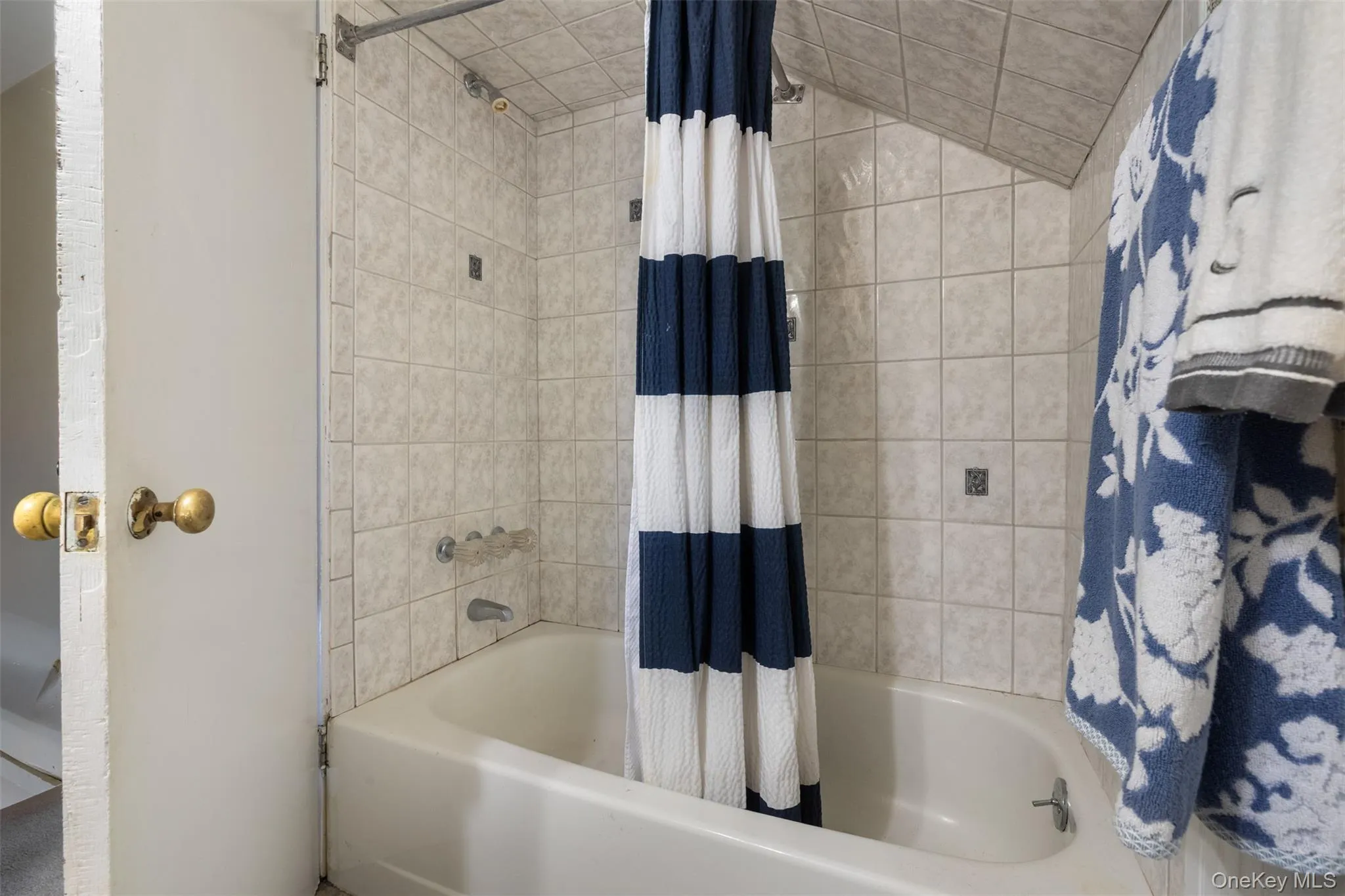 141 Horn Lane, Hempstead, NY, 4 Bedrooms Bedrooms, 8 Rooms Rooms,2 BathroomsBathrooms,Residential,For Rent,Horn,0,1064893 141 Horn Lane, Hempstead, NY, 4 Bedrooms Bedrooms, 8 Rooms Rooms,2 BathroomsBathrooms,Residential,For Rent,Horn,0,1064893