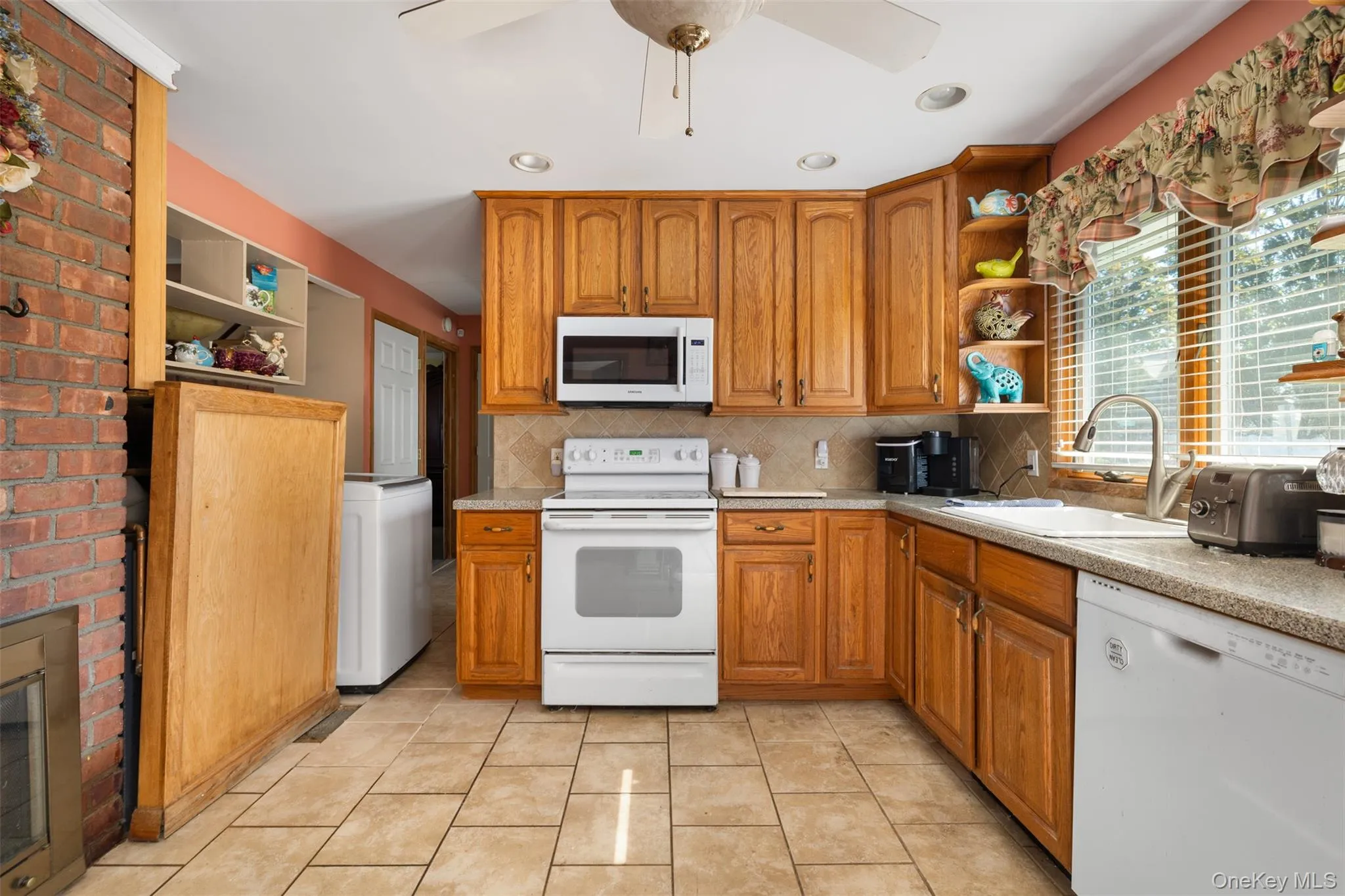 141 Horn Lane, Hempstead, NY, 4 Bedrooms Bedrooms, 8 Rooms Rooms,2 BathroomsBathrooms,Residential,For Rent,Horn,0,1064893 141 Horn Lane, Hempstead, NY, 4 Bedrooms Bedrooms, 8 Rooms Rooms,2 BathroomsBathrooms,Residential,For Rent,Horn,0,1064893