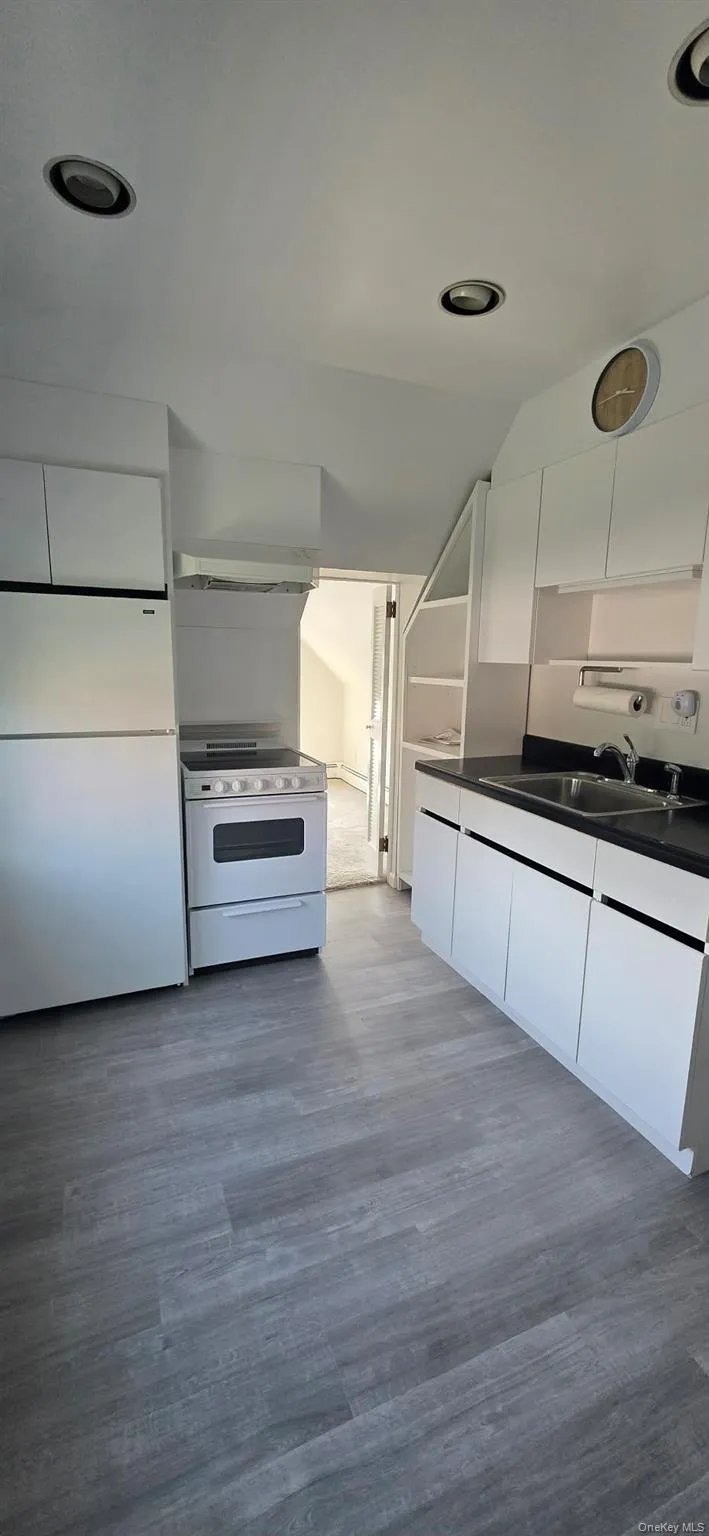114 Fourth Avenue, Pelham, NY , With , 1 Bedroom , and , 4 Room , 1 Bathroom , For , Residential Lease , For Rent , 1064907 , MLSID,1064907 114 Fourth Avenue, Pelham, NY , With , 1 Bedroom , and , 4 Room , 1 Bathroom , For , Residential Lease , For Rent , 1064907 , MLSID,1064907