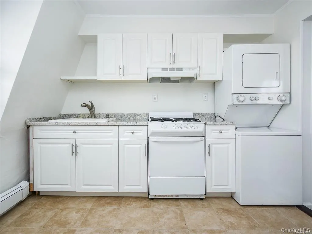 4 15 Avenue, Oyster Bay, NY, 1 Bedroom Bedrooms, 4 Rooms Rooms,1 BathroomBathrooms,Residential Lease,For Rent,15,0,1064928 4 15 Avenue, Oyster Bay, NY, 1 Bedroom Bedrooms, 4 Rooms Rooms,1 BathroomBathrooms,Residential Lease,For Rent,15,0,1064928