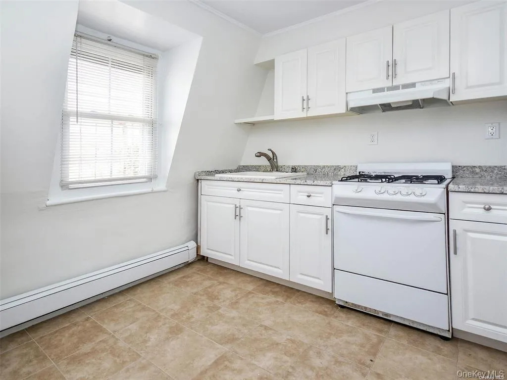 4 15 Avenue, Oyster Bay, NY, 1 Bedroom Bedrooms, 4 Rooms Rooms,1 BathroomBathrooms,Residential Lease,For Rent,15,0,1064928 4 15 Avenue, Oyster Bay, NY, 1 Bedroom Bedrooms, 4 Rooms Rooms,1 BathroomBathrooms,Residential Lease,For Rent,15,0,1064928