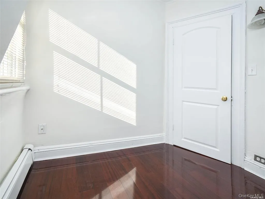 4 15 Avenue, Oyster Bay, NY, 1 Bedroom Bedrooms, 4 Rooms Rooms,1 BathroomBathrooms,Residential Lease,For Rent,15,0,1064928 4 15 Avenue, Oyster Bay, NY, 1 Bedroom Bedrooms, 4 Rooms Rooms,1 BathroomBathrooms,Residential Lease,For Rent,15,0,1064928