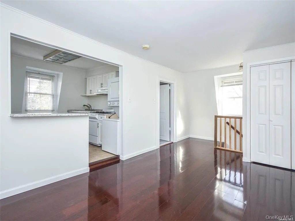 4 15 Avenue, Oyster Bay, NY, 1 Bedroom Bedrooms, 4 Rooms Rooms,1 BathroomBathrooms,Residential Lease,For Rent,15,0,1064928 4 15 Avenue, Oyster Bay, NY, 1 Bedroom Bedrooms, 4 Rooms Rooms,1 BathroomBathrooms,Residential Lease,For Rent,15,0,1064928