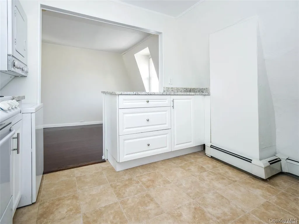 4 15 Avenue, Oyster Bay, NY, 1 Bedroom Bedrooms, 4 Rooms Rooms,1 BathroomBathrooms,Residential Lease,For Rent,15,0,1064928 4 15 Avenue, Oyster Bay, NY, 1 Bedroom Bedrooms, 4 Rooms Rooms,1 BathroomBathrooms,Residential Lease,For Rent,15,0,1064928