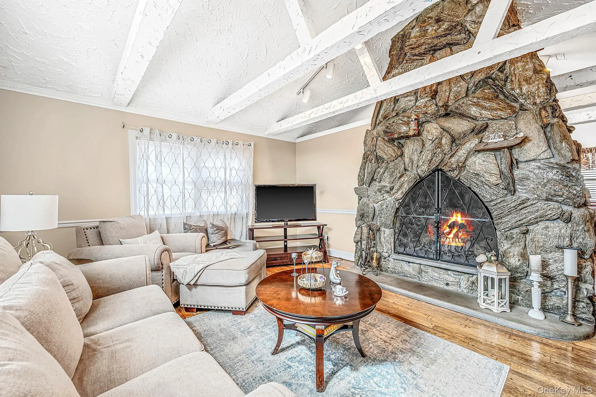 37 Florence Avenue, Smithtown, NY, 2 Bedrooms Bedrooms, 10 Rooms Rooms,2 BathroomsBathrooms,Residential,For Rent,Florence,0,1064946 37 Florence Avenue, Smithtown, NY, 2 Bedrooms Bedrooms, 10 Rooms Rooms,2 BathroomsBathrooms,Residential,For Rent,Florence,0,1064946