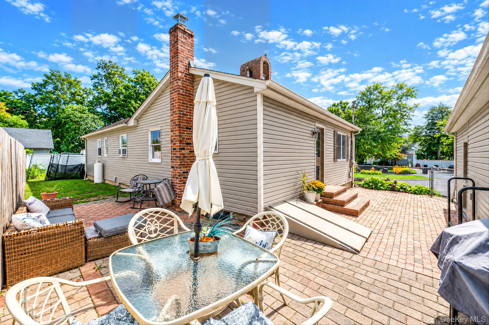 37 Florence Avenue, Smithtown, NY, 2 Bedrooms Bedrooms, 10 Rooms Rooms,2 BathroomsBathrooms,Residential,For Rent,Florence,0,1064946 37 Florence Avenue, Smithtown, NY, 2 Bedrooms Bedrooms, 10 Rooms Rooms,2 BathroomsBathrooms,Residential,For Rent,Florence,0,1064946