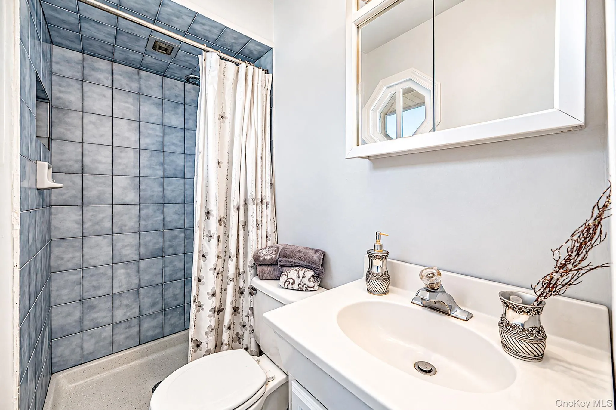 37 Florence Avenue, Smithtown, NY, 2 Bedrooms Bedrooms, 10 Rooms Rooms,2 BathroomsBathrooms,Residential,For Rent,Florence,0,1064946 37 Florence Avenue, Smithtown, NY, 2 Bedrooms Bedrooms, 10 Rooms Rooms,2 BathroomsBathrooms,Residential,For Rent,Florence,0,1064946