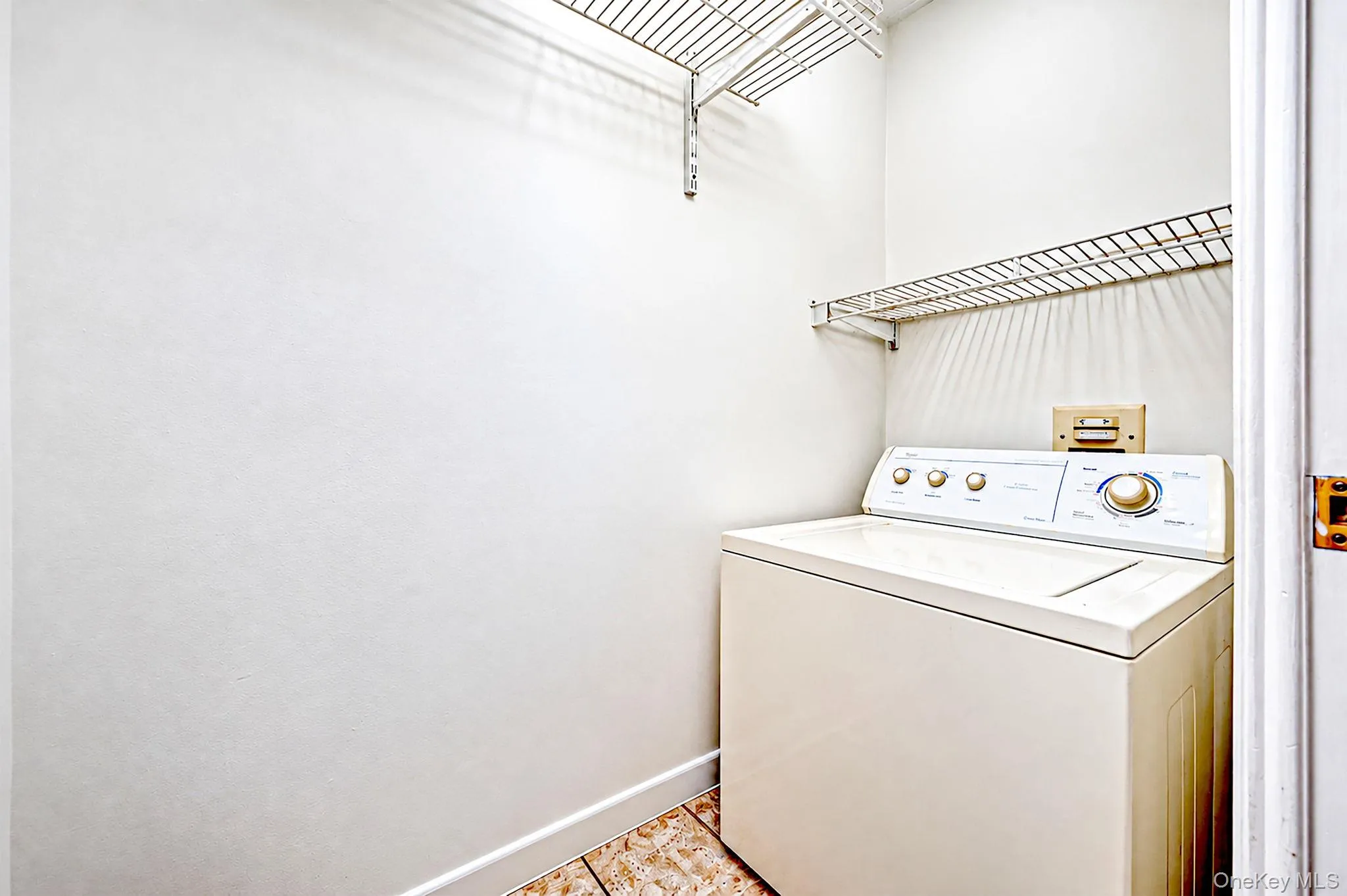 37 Florence Avenue, Smithtown, NY, 2 Bedrooms Bedrooms, 10 Rooms Rooms,2 BathroomsBathrooms,Residential,For Rent,Florence,0,1064946 37 Florence Avenue, Smithtown, NY, 2 Bedrooms Bedrooms, 10 Rooms Rooms,2 BathroomsBathrooms,Residential,For Rent,Florence,0,1064946