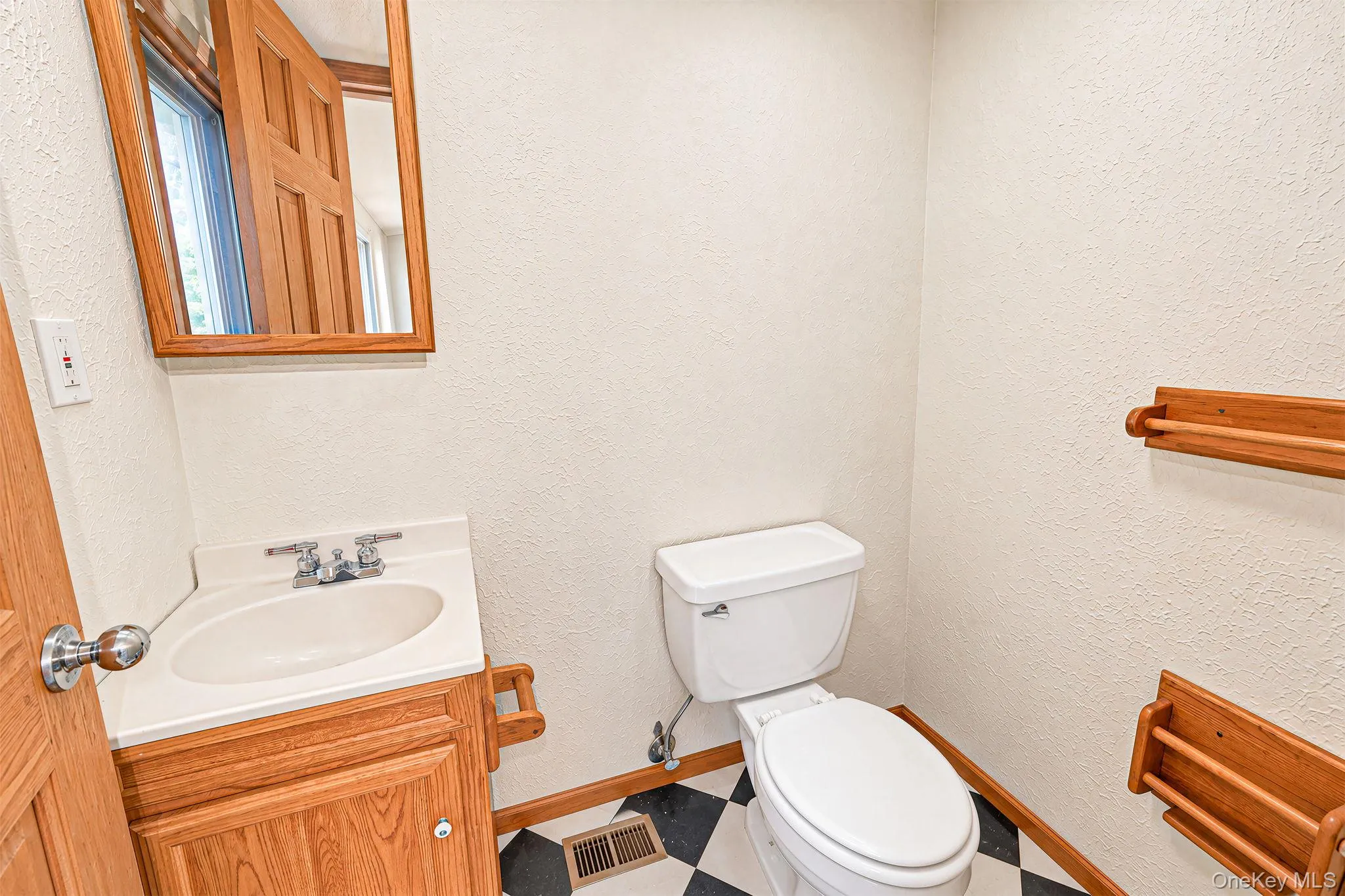 34 19th Street, Huntington, NY, 3 Bedrooms Bedrooms, 10 Rooms Rooms,2 BathroomsBathrooms,Residential,For Rent,19th,0,1064963 34 19th Street, Huntington, NY, 3 Bedrooms Bedrooms, 10 Rooms Rooms,2 BathroomsBathrooms,Residential,For Rent,19th,0,1064963