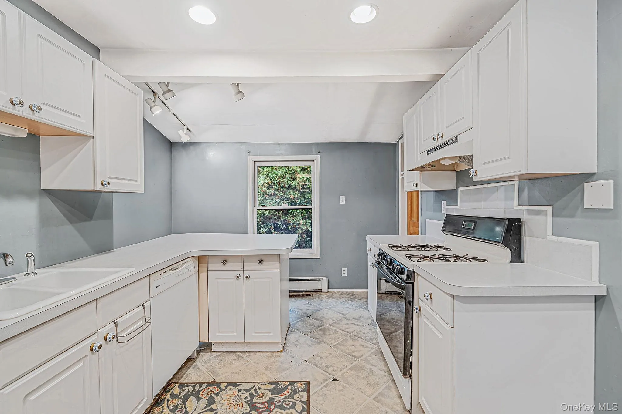 34 19th Street, Huntington, NY, 3 Bedrooms Bedrooms, 10 Rooms Rooms,2 BathroomsBathrooms,Residential,For Rent,19th,0,1064963 34 19th Street, Huntington, NY, 3 Bedrooms Bedrooms, 10 Rooms Rooms,2 BathroomsBathrooms,Residential,For Rent,19th,0,1064963