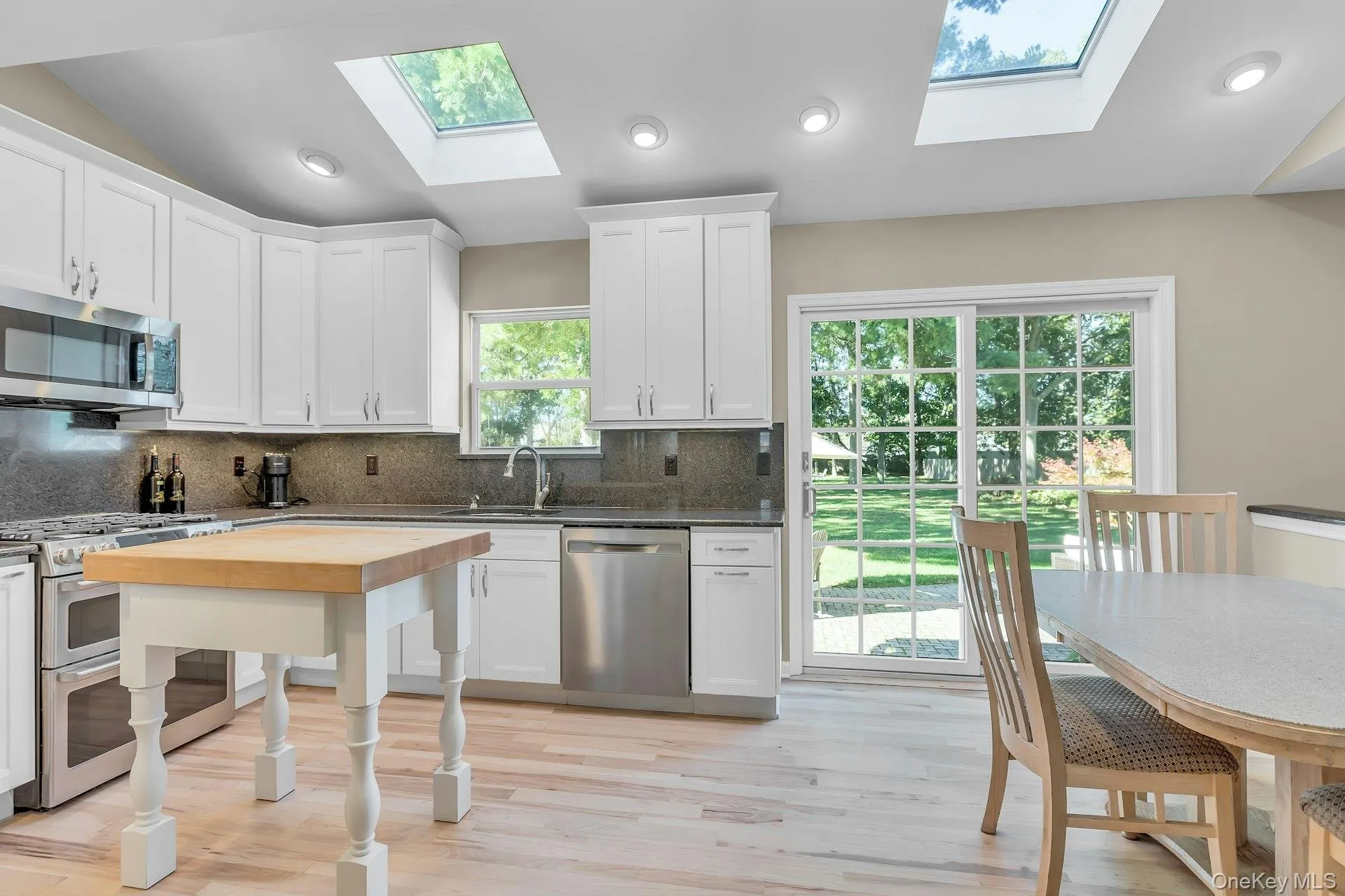 82 Division Avenue, Islip, NY, 4 Bedrooms Bedrooms, 10 Rooms Rooms,2 BathroomsBathrooms,Residential,For Rent,Division,0,1064967 82 Division Avenue, Islip, NY, 4 Bedrooms Bedrooms, 10 Rooms Rooms,2 BathroomsBathrooms,Residential,For Rent,Division,0,1064967