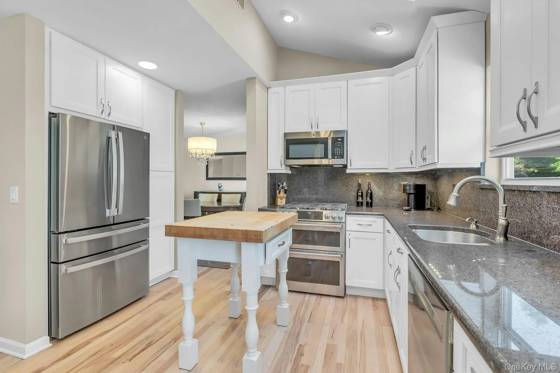 82 Division Avenue, Islip, NY, 4 Bedrooms Bedrooms, 10 Rooms Rooms,2 BathroomsBathrooms,Residential,For Rent,Division,0,1064967 82 Division Avenue, Islip, NY, 4 Bedrooms Bedrooms, 10 Rooms Rooms,2 BathroomsBathrooms,Residential,For Rent,Division,0,1064967