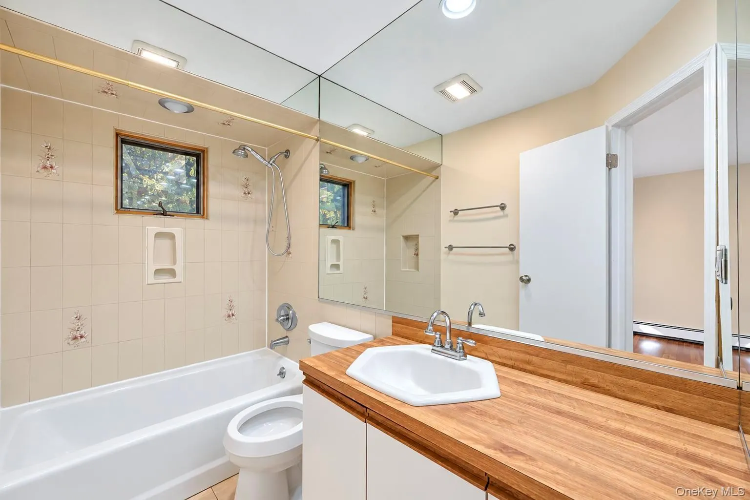 2176 6th Street, Hempstead, NY, 5 Bedrooms Bedrooms, 12 Rooms Rooms,3 BathroomsBathrooms,Residential,For Rent,6th,0,1064971 2176 6th Street, Hempstead, NY, 5 Bedrooms Bedrooms, 12 Rooms Rooms,3 BathroomsBathrooms,Residential,For Rent,6th,0,1064971