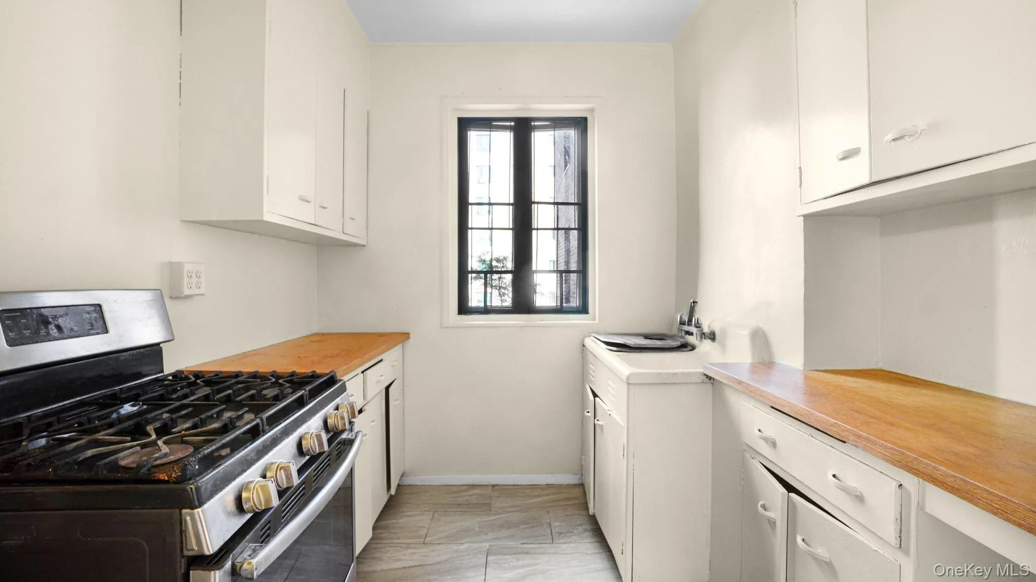 1410 Metropolitan Avenue, New York, NY, 1 Bedroom Bedrooms, 3 Rooms Rooms,1 BathroomBathrooms,Residential,For Rent,Metropolitan,0,1064974 1410 Metropolitan Avenue, New York, NY, 1 Bedroom Bedrooms, 3 Rooms Rooms,1 BathroomBathrooms,Residential,For Rent,Metropolitan,0,1064974