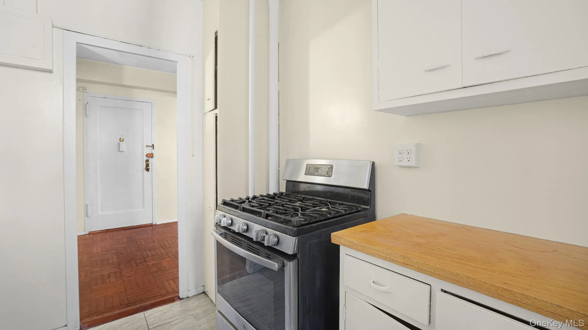 1410 Metropolitan Avenue, New York, NY, 1 Bedroom Bedrooms, 3 Rooms Rooms,1 BathroomBathrooms,Residential,For Rent,Metropolitan,0,1064974 1410 Metropolitan Avenue, New York, NY, 1 Bedroom Bedrooms, 3 Rooms Rooms,1 BathroomBathrooms,Residential,For Rent,Metropolitan,0,1064974