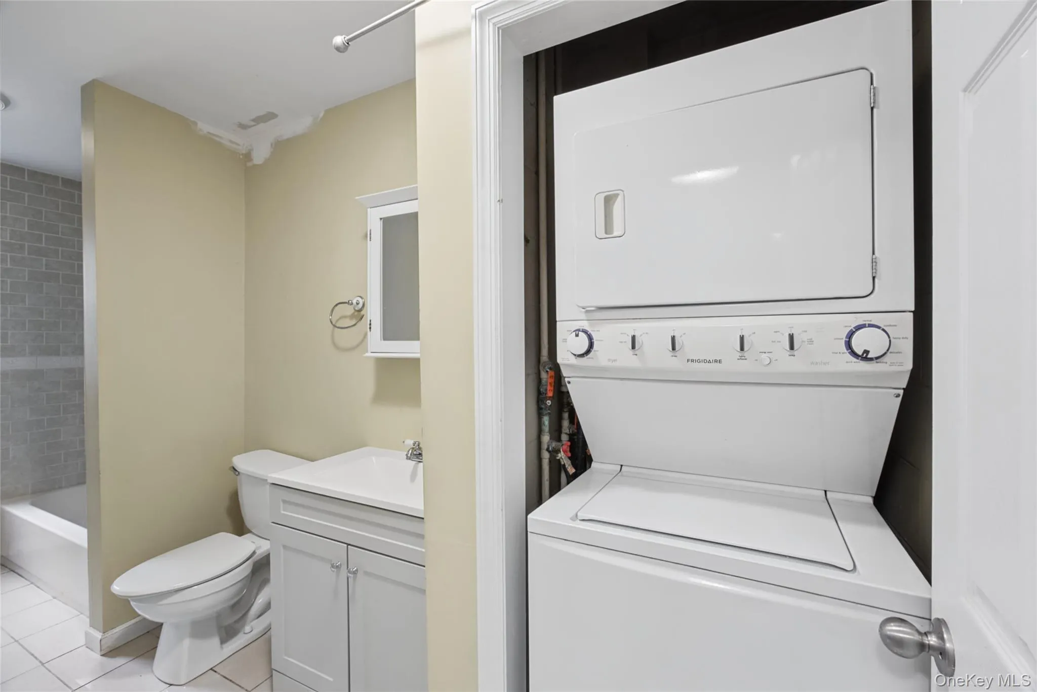1206 Towne House Village, Islip, NY, 1 Bedroom Bedrooms, 4 Rooms Rooms,1 BathroomBathrooms,Residential,For Rent,Towne House,0,1064981 1206 Towne House Village, Islip, NY, 1 Bedroom Bedrooms, 4 Rooms Rooms,1 BathroomBathrooms,Residential,For Rent,Towne House,0,1064981