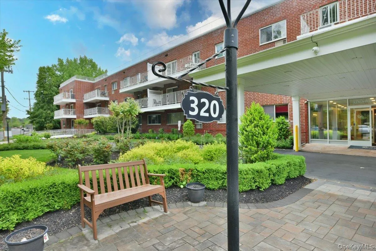 320 East Shore Road, North Hempstead, NY, 2 Bedrooms Bedrooms, 5 Rooms Rooms,2 BathroomsBathrooms,Residential,For Rent,East Shore,0,1064982 320 East Shore Road, North Hempstead, NY, 2 Bedrooms Bedrooms, 5 Rooms Rooms,2 BathroomsBathrooms,Residential,For Rent,East Shore,0,1064982