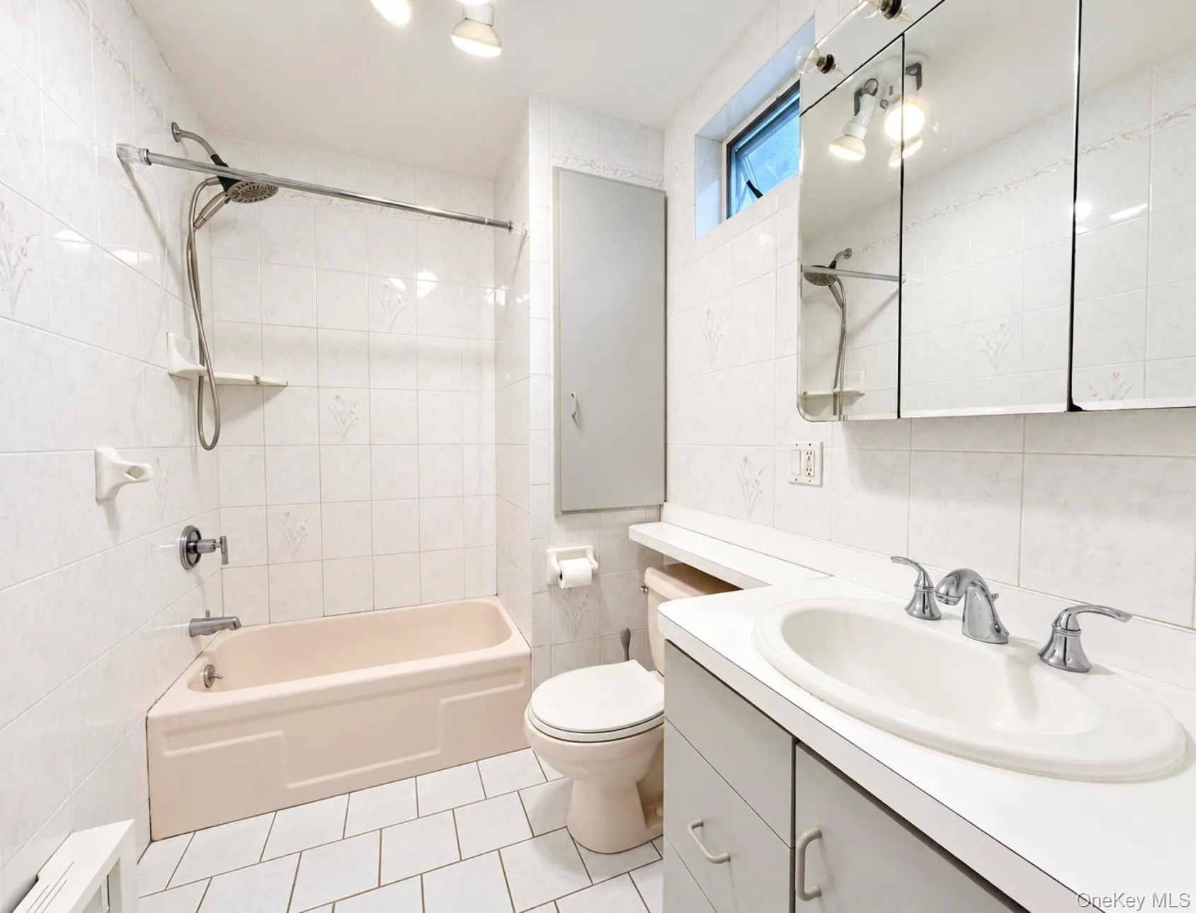8827 Aubrey Avenue, New York, NY, 3 Bedrooms Bedrooms, 9 Rooms Rooms,1 BathroomBathrooms,Residential,For Rent,Aubrey,0,1064996 8827 Aubrey Avenue, New York, NY, 3 Bedrooms Bedrooms, 9 Rooms Rooms,1 BathroomBathrooms,Residential,For Rent,Aubrey,0,1064996