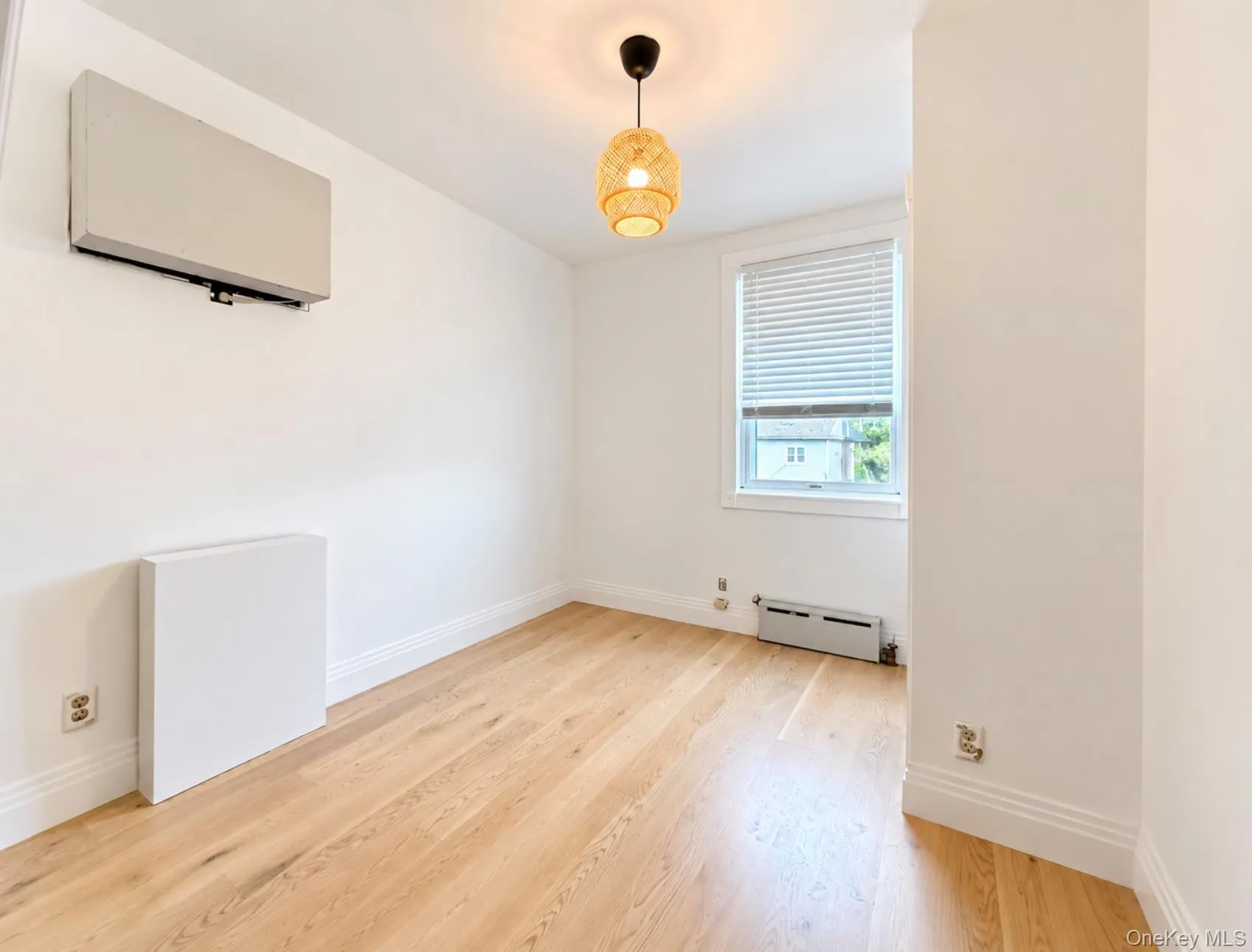 8827 Aubrey Avenue, New York, NY, 3 Bedrooms Bedrooms, 9 Rooms Rooms,1 BathroomBathrooms,Residential,For Rent,Aubrey,0,1064996 8827 Aubrey Avenue, New York, NY, 3 Bedrooms Bedrooms, 9 Rooms Rooms,1 BathroomBathrooms,Residential,For Rent,Aubrey,0,1064996
