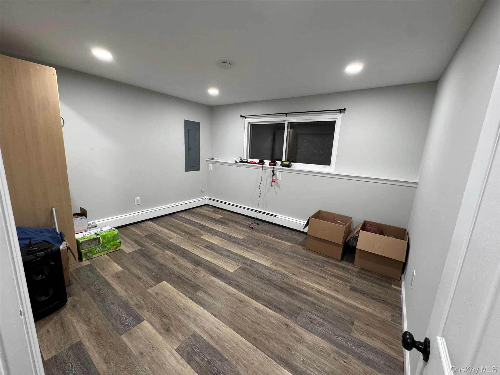 303 Alfred Street, Babylon, NY, 1 Bedroom Bedrooms, 3 Rooms Rooms,1 BathroomBathrooms,Residential Lease,For Rent,Alfred,0,1064998 303 Alfred Street, Babylon, NY, 1 Bedroom Bedrooms, 3 Rooms Rooms,1 BathroomBathrooms,Residential Lease,For Rent,Alfred,0,1064998
