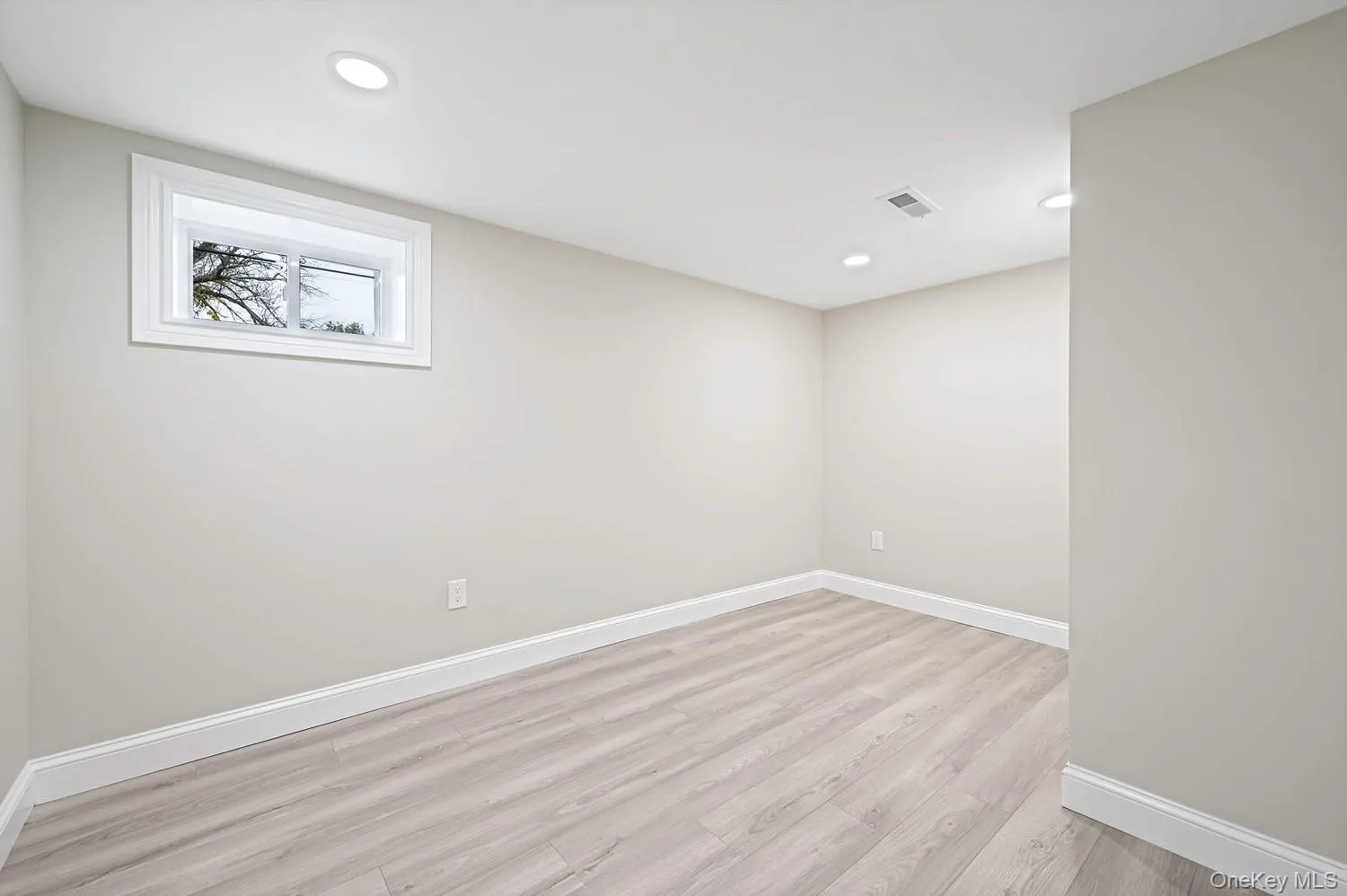 3115 Eagle Avenue, Brookhaven, NY, 3 Bedrooms Bedrooms, 7 Rooms Rooms,1 BathroomBathrooms,Residential,For Rent,Eagle,0,1065041 3115 Eagle Avenue, Brookhaven, NY, 3 Bedrooms Bedrooms, 7 Rooms Rooms,1 BathroomBathrooms,Residential,For Rent,Eagle,0,1065041