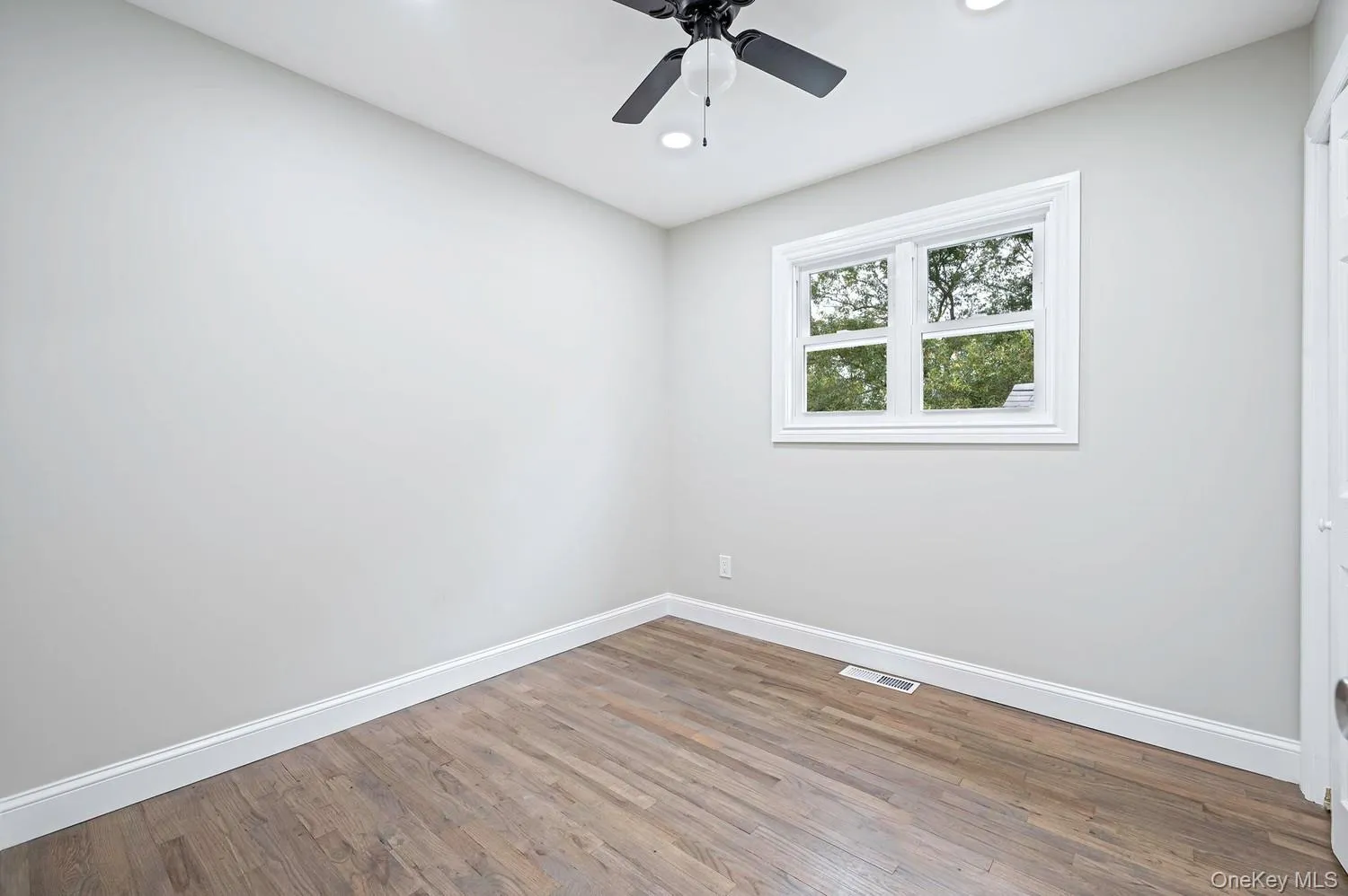 3115 Eagle Avenue, Brookhaven, NY, 3 Bedrooms Bedrooms, 7 Rooms Rooms,1 BathroomBathrooms,Residential,For Rent,Eagle,0,1065041 3115 Eagle Avenue, Brookhaven, NY, 3 Bedrooms Bedrooms, 7 Rooms Rooms,1 BathroomBathrooms,Residential,For Rent,Eagle,0,1065041