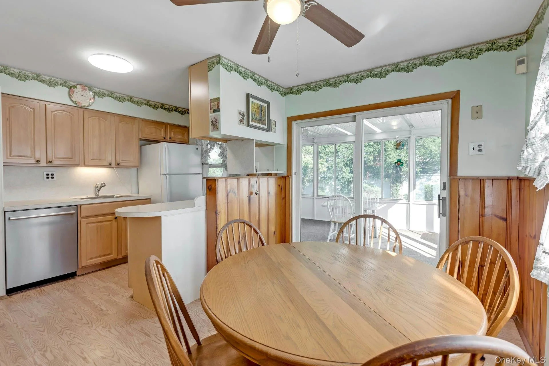 105 Oak Street, Oyster Bay, NY, 4 Bedrooms Bedrooms, 6 Rooms Rooms,2 BathroomsBathrooms,Residential,For Rent,Oak,0,1065061 105 Oak Street, Oyster Bay, NY, 4 Bedrooms Bedrooms, 6 Rooms Rooms,2 BathroomsBathrooms,Residential,For Rent,Oak,0,1065061