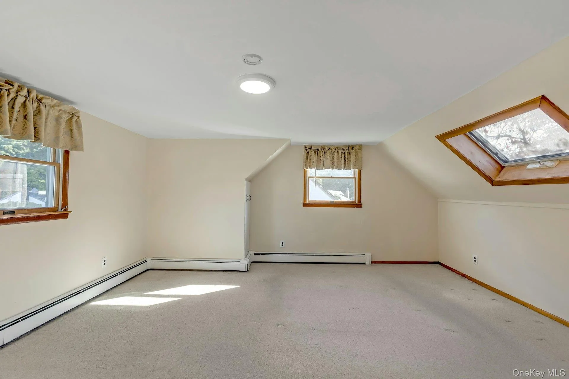 105 Oak Street, Oyster Bay, NY, 4 Bedrooms Bedrooms, 6 Rooms Rooms,2 BathroomsBathrooms,Residential,For Rent,Oak,0,1065061 105 Oak Street, Oyster Bay, NY, 4 Bedrooms Bedrooms, 6 Rooms Rooms,2 BathroomsBathrooms,Residential,For Rent,Oak,0,1065061