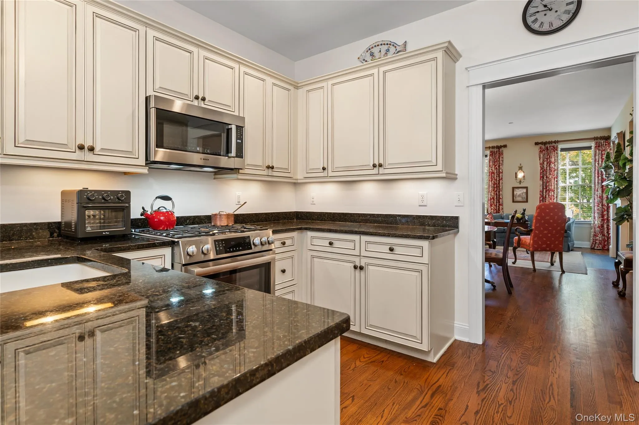 The fine appliances in this all-Bosch kitchen, generous counters, and plentiful storage within reach all combine to support your culinary efforts. The fine appliances in this all-Bosch kitchen, generous counters, and plentiful storage within reach all combine to support your culinary efforts.