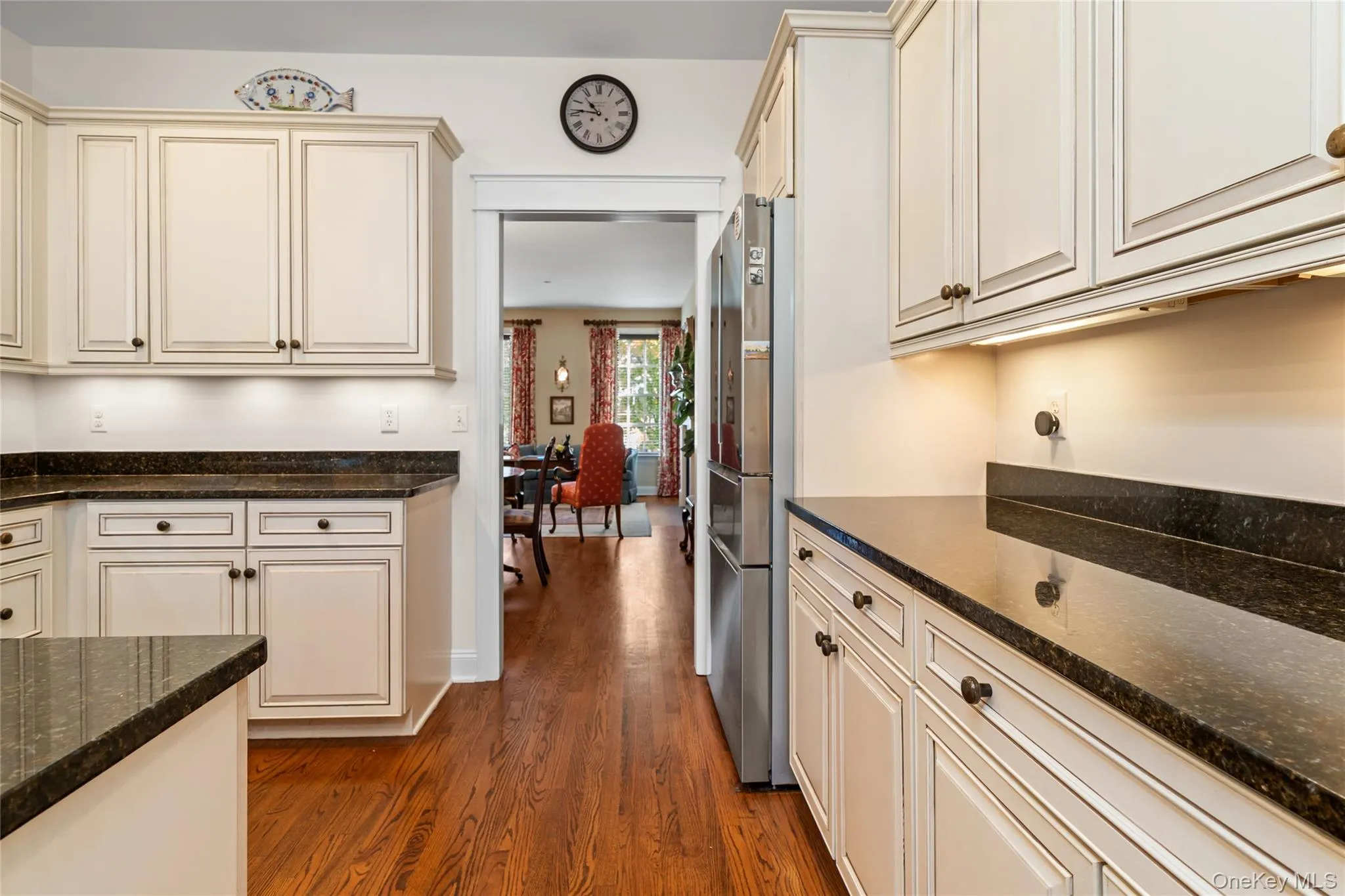 The counter and cabinets on the right remind me of a butler's pantry. And this one is yours! The counter and cabinets on the right remind me of a butler's pantry. And this one is yours!