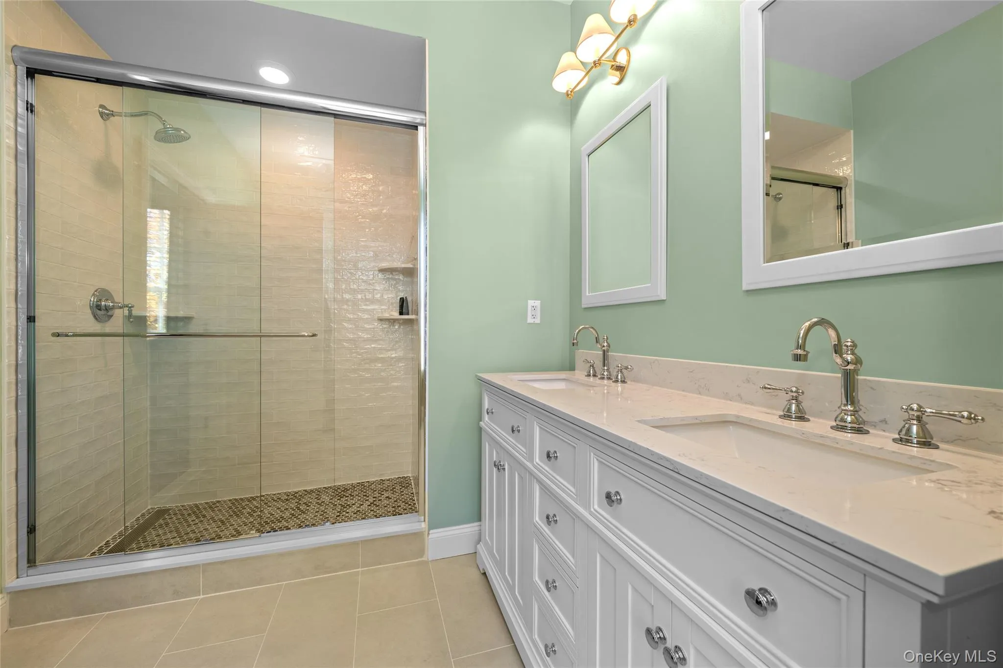 Step-in shower. Step-in shower.
