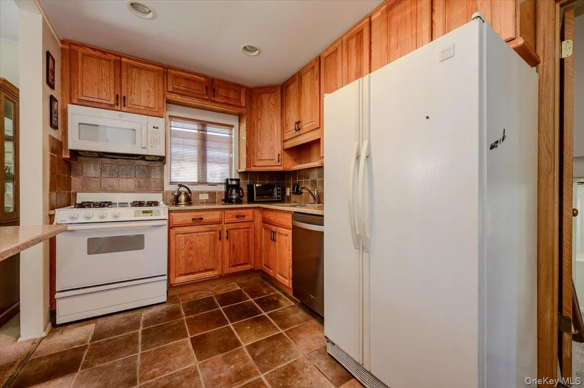 121 Pine Street, Oyster Bay, NY, 3 Bedrooms Bedrooms, 7 Rooms Rooms,1 BathroomBathrooms,Residential,For Rent,Pine,0,1065081 121 Pine Street, Oyster Bay, NY, 3 Bedrooms Bedrooms, 7 Rooms Rooms,1 BathroomBathrooms,Residential,For Rent,Pine,0,1065081