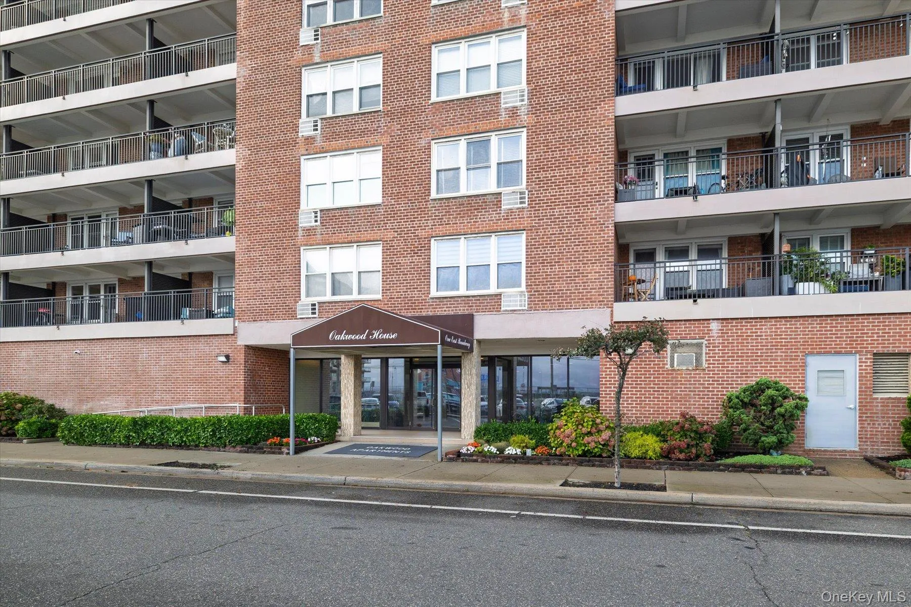 Oakwood House - in the center of Long Beach NY across the street from the beach! Oakwood House - in the center of Long Beach NY across the street from the beach!