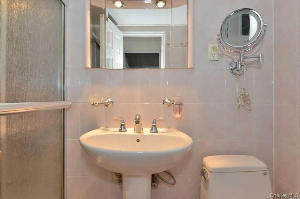 61-15 98 Street, New York, NY, 1 Bedroom Bedrooms, 4 Rooms Rooms,1 BathroomBathrooms,Residential Lease,For Rent,98,0,1065133 61-15 98 Street, New York, NY, 1 Bedroom Bedrooms, 4 Rooms Rooms,1 BathroomBathrooms,Residential Lease,For Rent,98,0,1065133